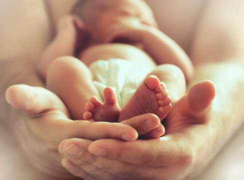 Older fathers associated with increased birth risks, study reports